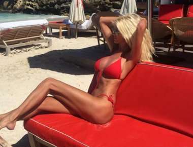 Victoria Silvstedt: Πάτησε τα 42 αλλά παραμένει... κουνελάκι! (φωτό)